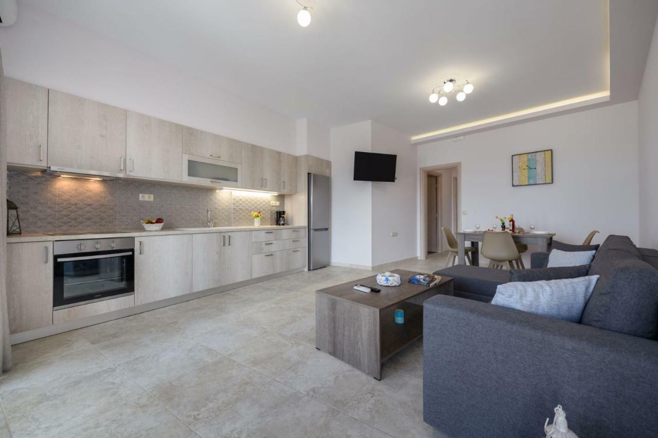 Coral Sea Apartment Kokkinos Pirgos Bagian luar foto